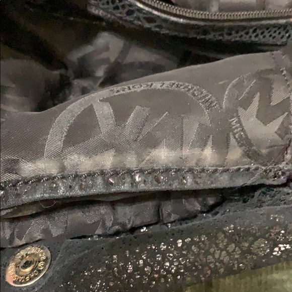 Large black embossed leather Michael Kors purse - Picture 7 of 8